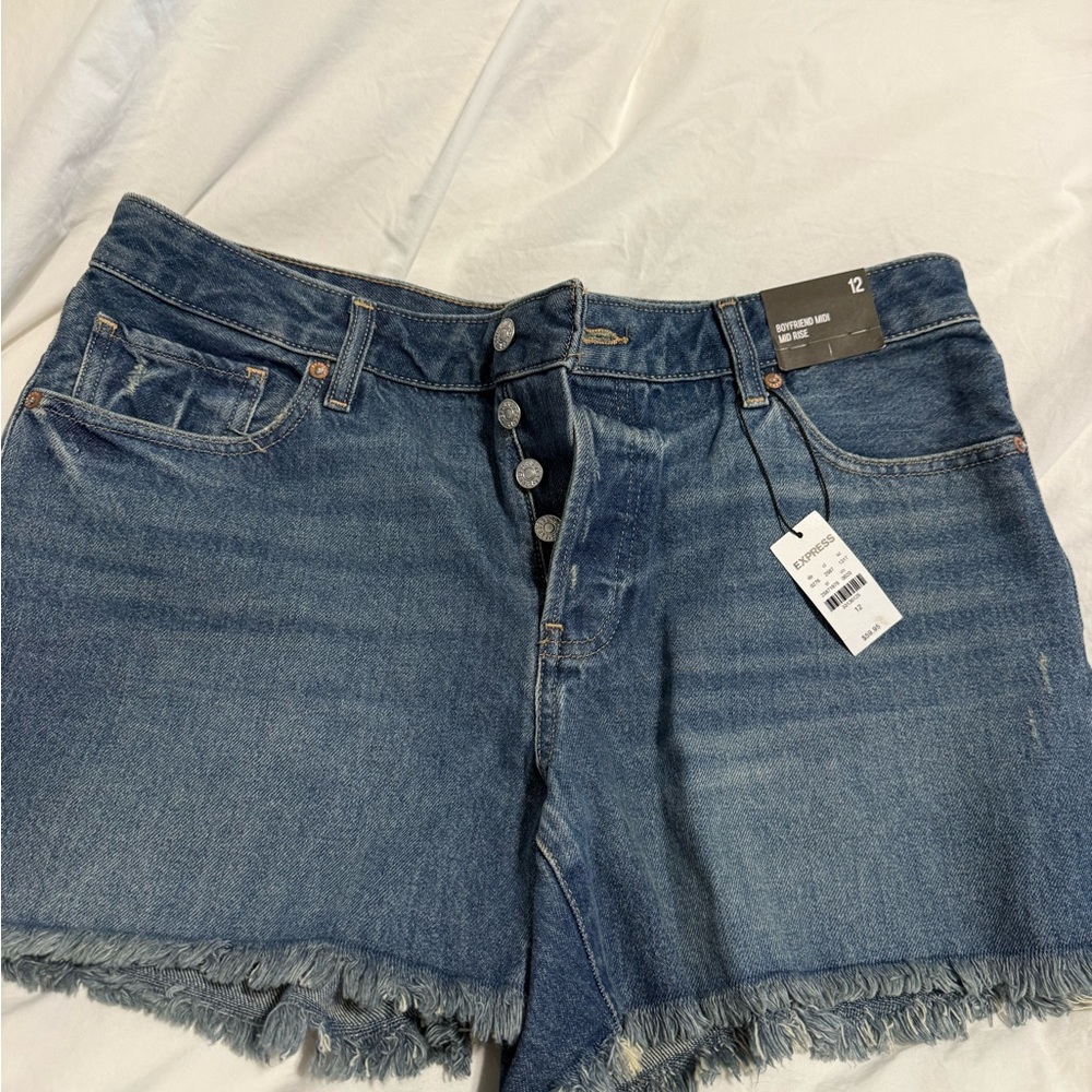 Express boyfriend midi rise jean shorts size 12
